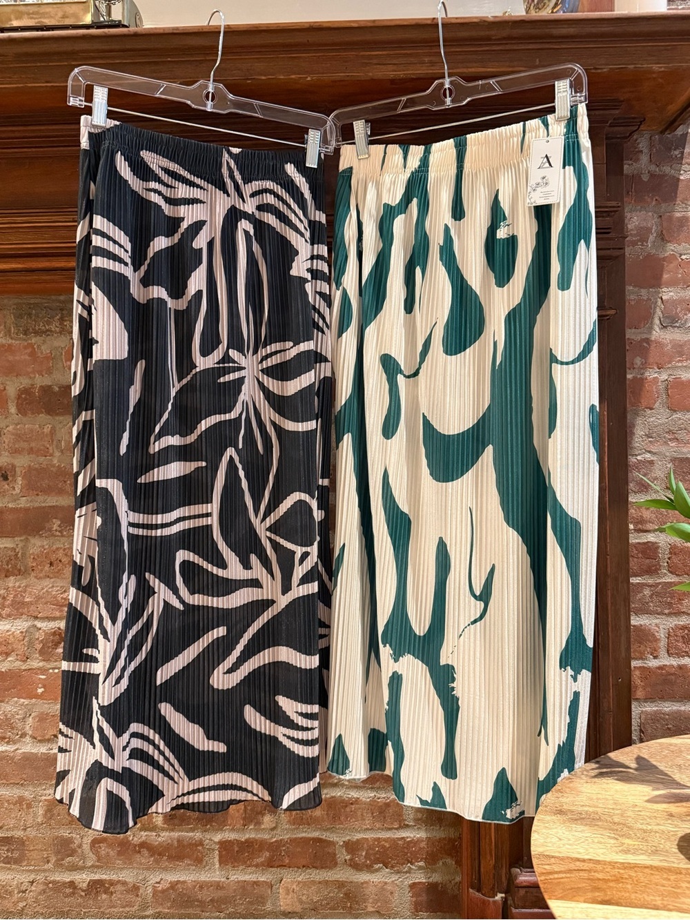 2 Pleated Abstract Print Midi Skirt Olive Green/Cream & Cream/Forest Green L/XL - Picture 5 of 15